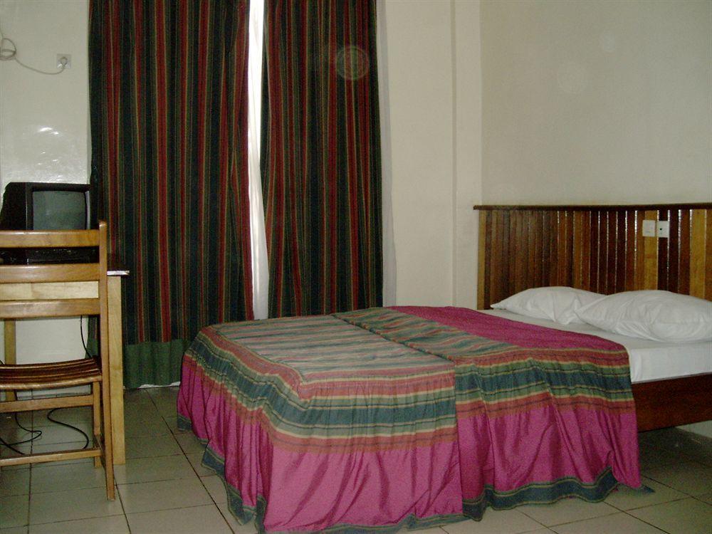 ホテル Relais Saint Jacques Yaoundé エクステリア 写真