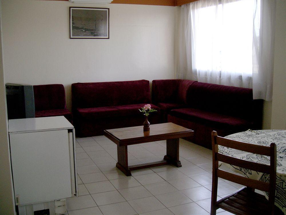 ホテル Relais Saint Jacques Yaoundé エクステリア 写真