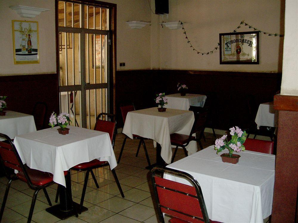 ホテル Relais Saint Jacques Yaoundé エクステリア 写真