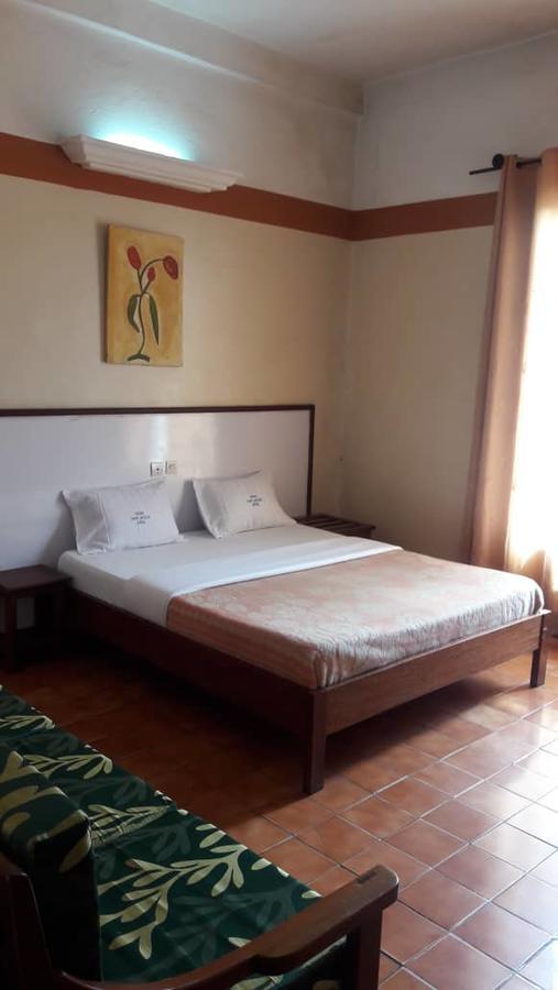 ホテル Relais Saint Jacques Yaoundé エクステリア 写真